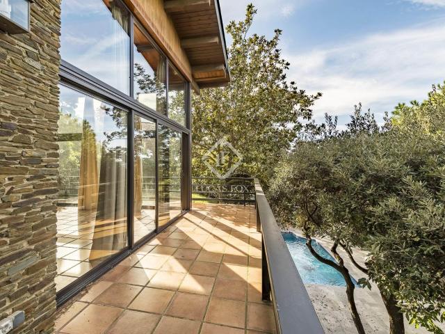 La vivienda principal se despliega en tres niveles que acomp. 402m² Barcelona