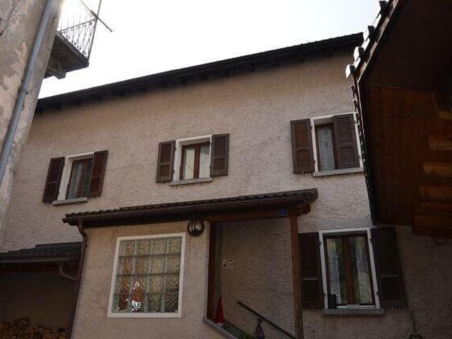 Casa unifamigliare con monolocale e rustico da ristrutturare / Einfamilienhaus mit Studio und Rustico zum Ausbauen | dreamo. Ch