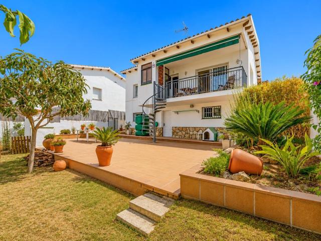 CASA UNIFAMILIAR A 4 VIENTOS EN MAS D'EN SERRA, CERCA DE LOS COLEGIOS INTERNACIONALES Y A 5 MINUTOS DE SITGES