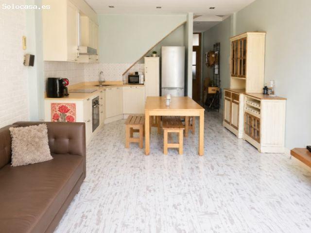 Casa unifamiliar adosada en venta en el centro de Vilanova i la Geltrú con patio