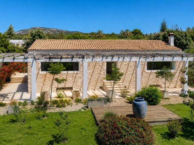 Casa unifamiliar con un jardín de ensueño
