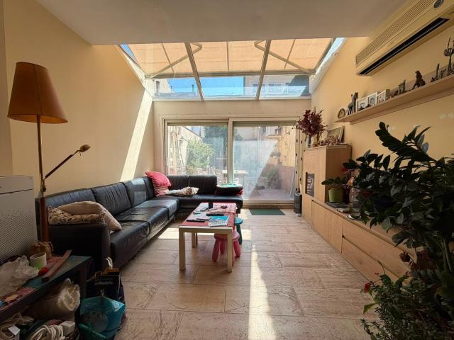 Casa unifamiliar con garaje en el centro de Sabadell – 5 habitaciones y terrazas privadas