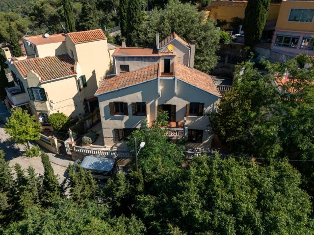 Casa unifamiliar con jardín y vistas al mar en Vallvidrera/ Tibidabo