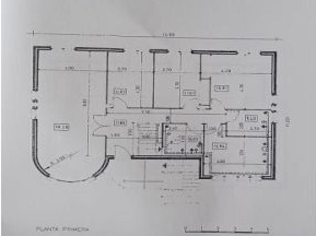 CASA UNIFAMILIAR con JARDÍN y Local en C/La Puente Azadinos Sariegos León