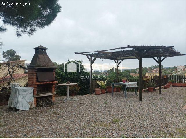 Casa unifamiliar con piscina en Montbarbat