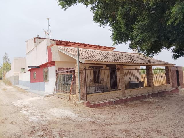 Casa unifamiliar de campo en venta en Sangonera La Seca con 650 metros de parcela más opcional, parcela colindante de 1000 metros