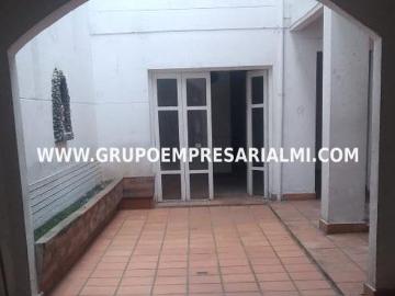 Casa Unifamiliar En Arriendo Sector Villa Hermosa Cod: 27995