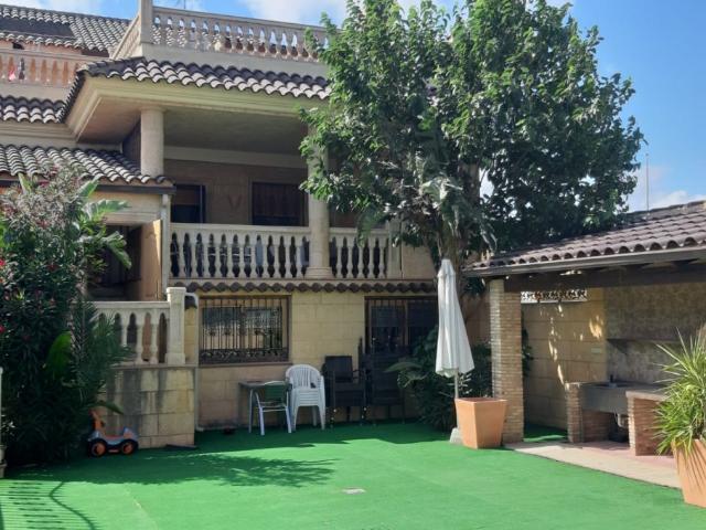 CASA UNIFAMILIAR EN CATRAL