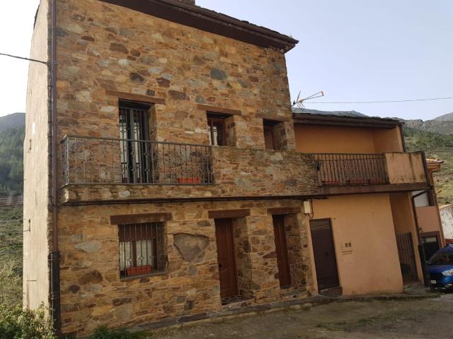 Casa adosada en venta en Casares de las Hurdes