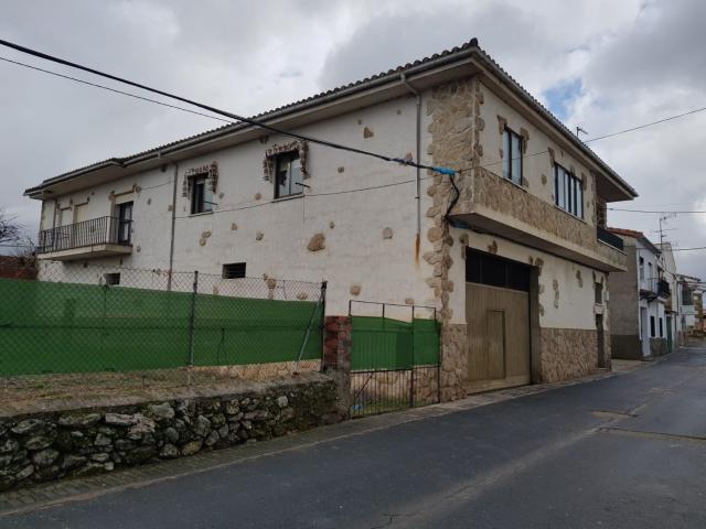 Casa adosada en venta en Tejeda de Tiétar