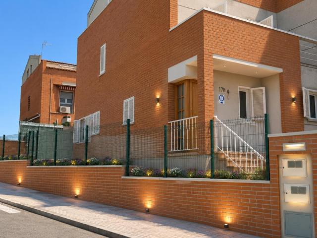 CASA UNIFAMILIAR ESQUINERA EN CAL JARDINER