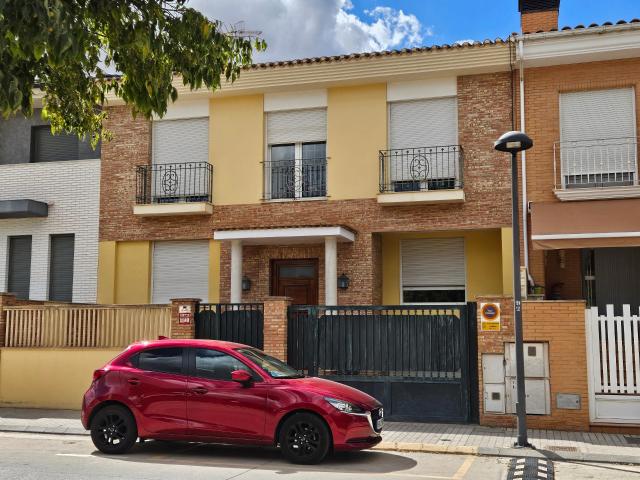 CASA UNIFAMILIAR INDEPENDIENTE EN ZONA RESIDENCIAL SUP 1