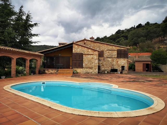 CASA UNIFAMILIAR SITUADA EN LA URBANIZACIÓN VALL REPÒS