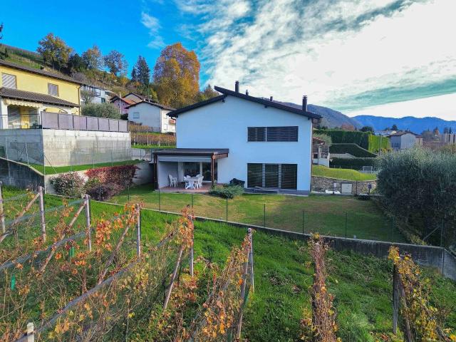 Casa unifamiliare con grande giardino e vista sui vigneti a Coldrerio | dreamo. Ch