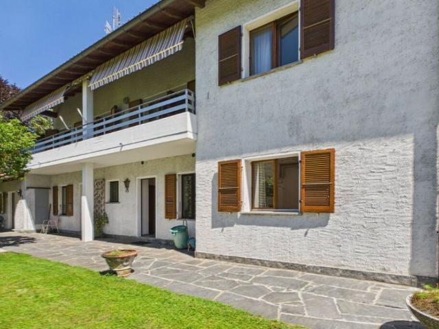 Casa unifamiliare con grottino duplex indipendente e ampio giardino