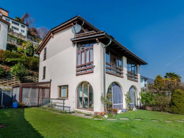 CASA UNIFAMILIARE DI 7.5 LOCALI CON GRANDE GIARDINO AD AGNO