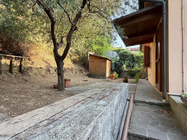 Casa unifamiliare nel centro con giardino e vista panoramica 68m² Lari
