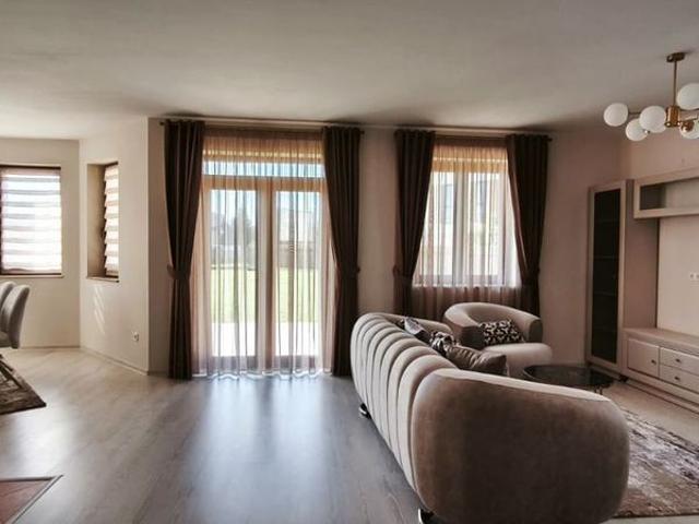 Casa Unirii, TOTUL NOU, 4 camere, garaj, 1000 mp teren