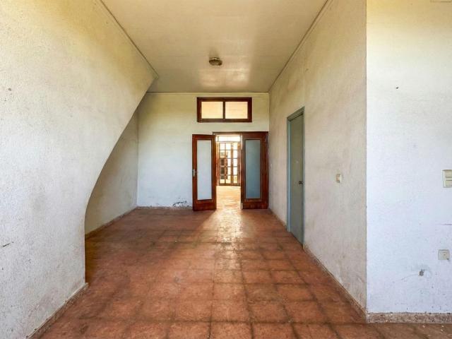 Casa urbana en LLauri + terrenos rústicos: inversión inmobiliaria