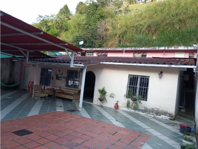 Casa Urbanizacion La Fontanera en Los Teques