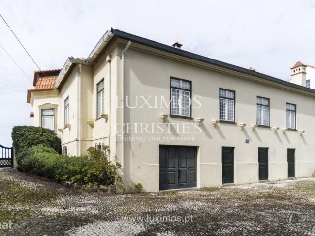 Casa V5 com jardim, para venda, na Praia da Granja, V. N. Gaia