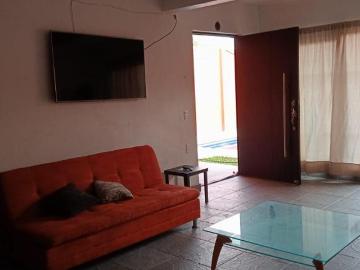 ¡Casa vacacional con alberca y gran jardín a 10 min de Tequesquitengo!