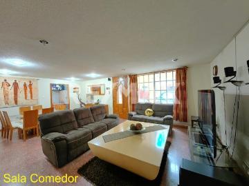 CASA VENTA EN COL. UNIDAD MODELO / 325m2