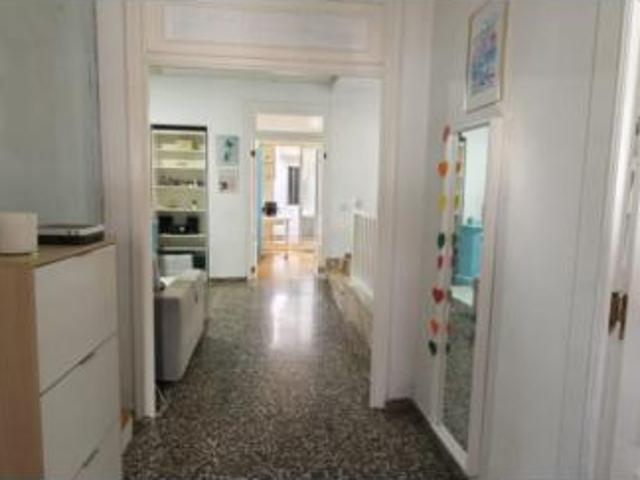 Casa Venta Paterna, Centre