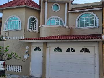 Casa Venta Renta Amueblada, 3 rec, celdas solares, alberca, Jardines de Virginia, Boca del Rio, Ver
