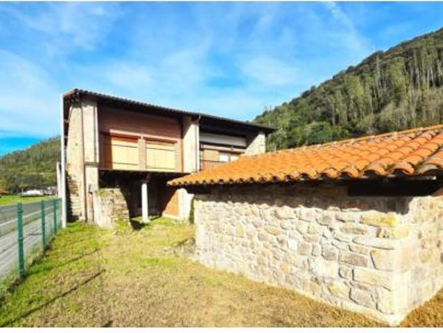 Casa Venta Valdáliga, La Plaza