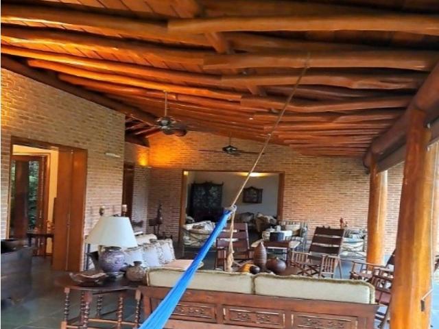 CASA VENTA VALLE ARRIBA 6.500 m2 Tno. aprox. 888m2 Const