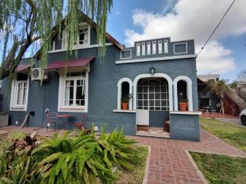 Casa Venta 50 años 6 ambientes, 274m2, 5 cocheras, Azopardo Nº 4500, Villa Ballester | Inmuebles Clarín