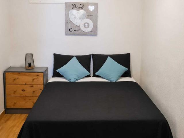 Casa Violeta Centro Zaragoza Room w/ Living Room