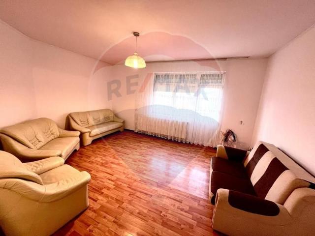 Casa / Vila cu 7 camere de inchiriat in zona Oncea