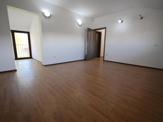 Casa / Vila cu 4 camere de inchiriat in zona Aradului