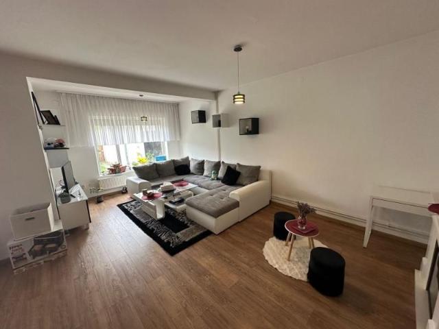 Casa / Vila cu 5 camere zona Lunei