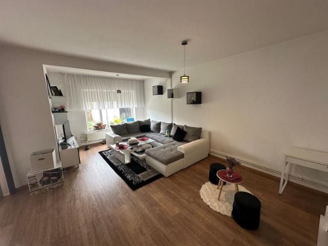 Casa / Vila cu 5 camere zona Lunei