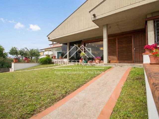 Casa / Villa in vendita a Camaiore, Lido di Camaiore