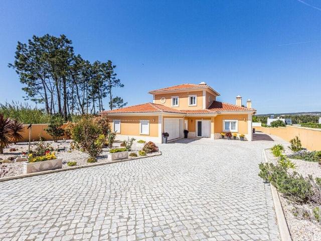 Casa / Villa T4 em Nadadouro de 228 m² 228m² Nadadouro