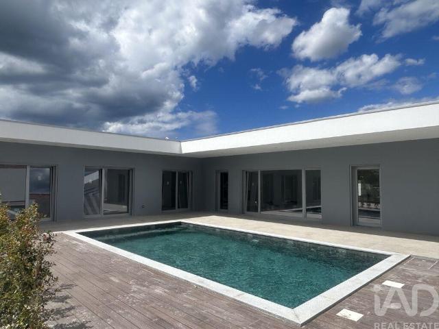 Casa / Villa T4 em Nadadouro de 230,00 m²