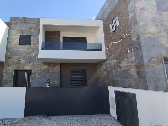 Casa / Villa T4 em Nossa Senhora de Fátima de 216,00 m² 216m² Entroncamento