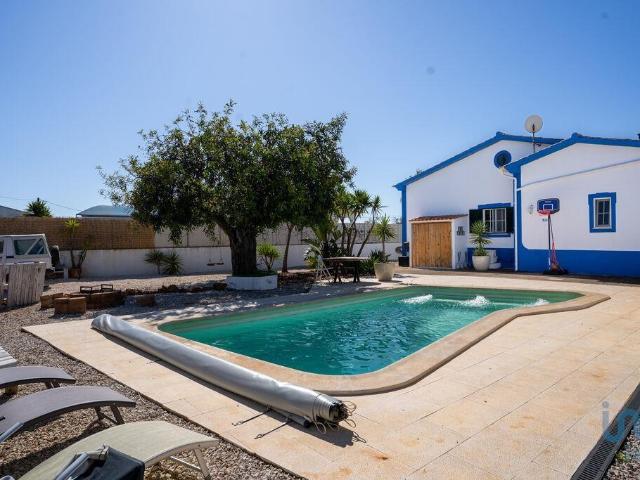 Casa / Villa T4 em Alcantarilha e Pêra de 156,00 m² 156m² Armação De Pêra