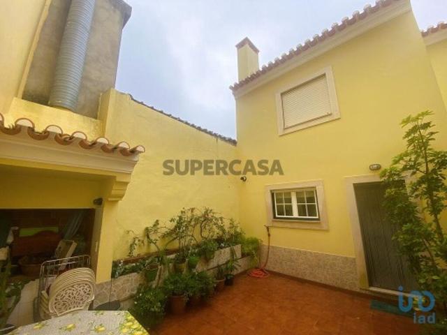 Casa / Villa T4 em Carvoeira e Carmões de 151,00 m²