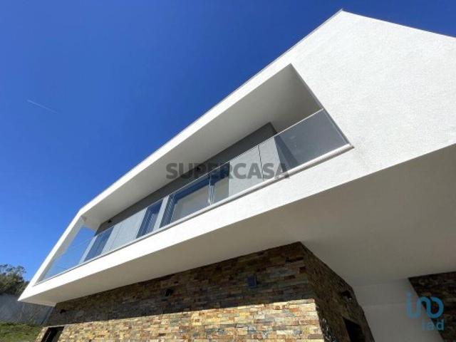 Casa / Villa T4 em Charneca De Caparica E Sobreda de 238,00 m²