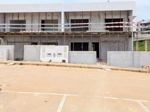 Casa / Villa T4 em Estmbar e Parchal de 250,00 m2