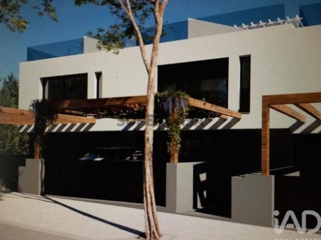 Casa / Villa T4 em Faro Sé e São Pedro de 207,00 m²