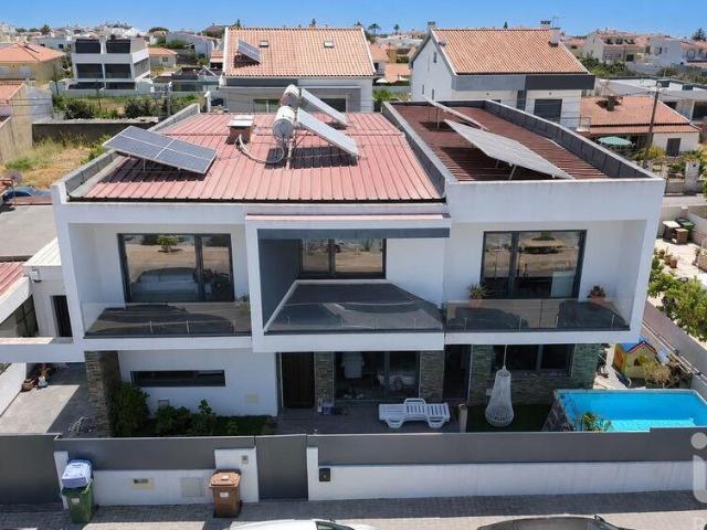 Casa / Villa T4 em Fernão Ferro de 196 m²