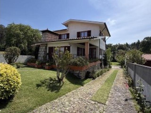 Casa / Villa T4 em Laundos