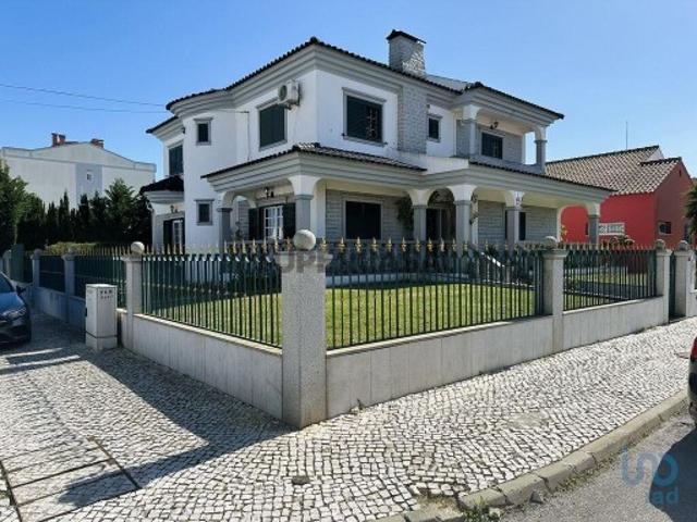 Casa / Villa T4 em Pinhal Novo de 320,00 m²
