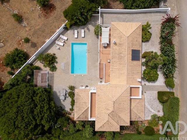 Casa / Villa T4 em Quelfes de 249 m²